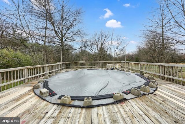 990 E CANAL RD, Dover, PA 17315