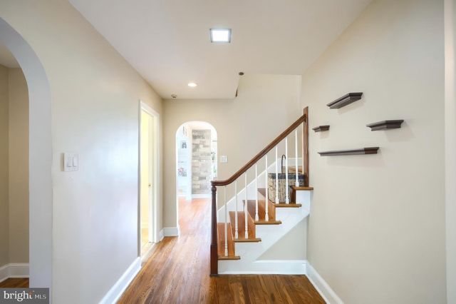 990 E CANAL RD, Dover, PA 17315