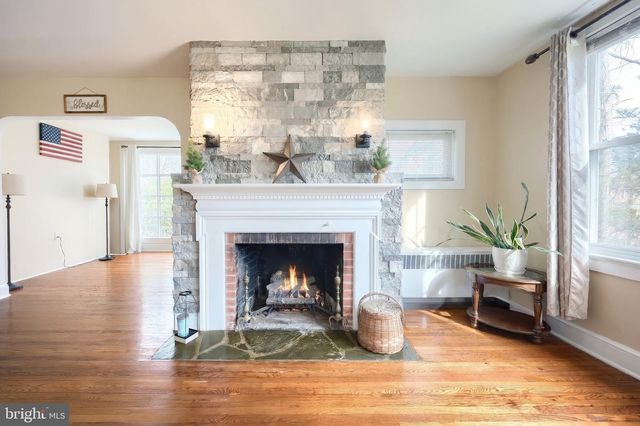 990 E CANAL RD, Dover, PA 17315