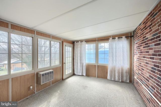 990 E CANAL RD, Dover, PA 17315