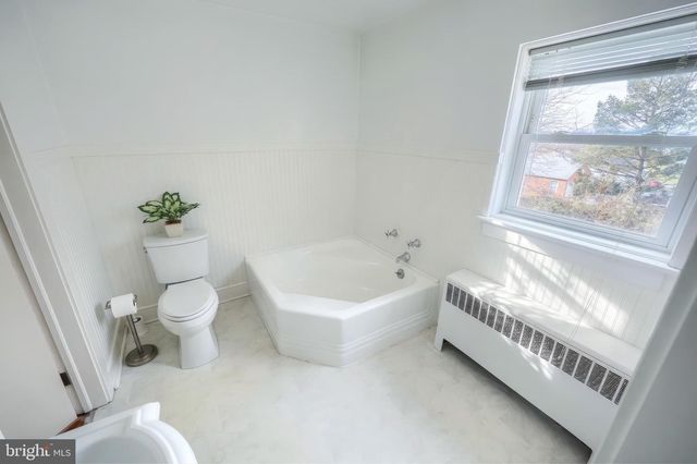 990 E CANAL RD, Dover, PA 17315