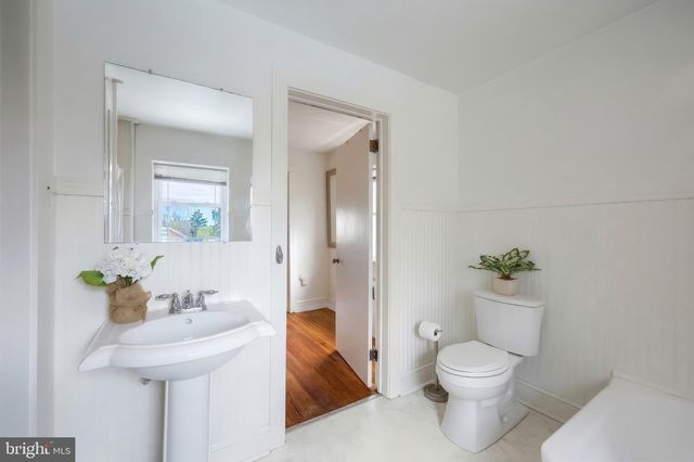 990 E CANAL RD, Dover, PA 17315