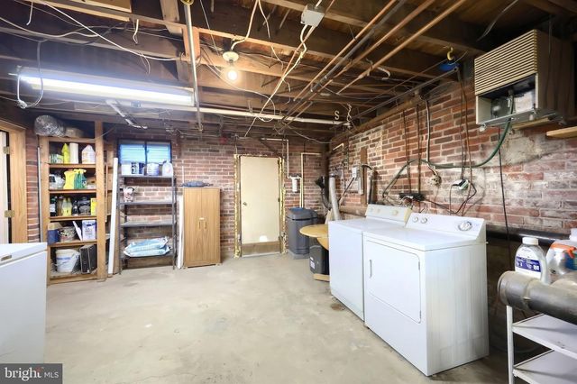 990 E CANAL RD, Dover, PA 17315