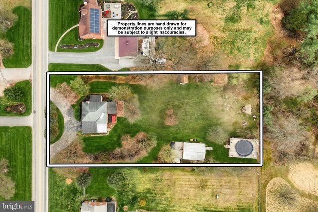 990 E CANAL RD, Dover, PA 17315