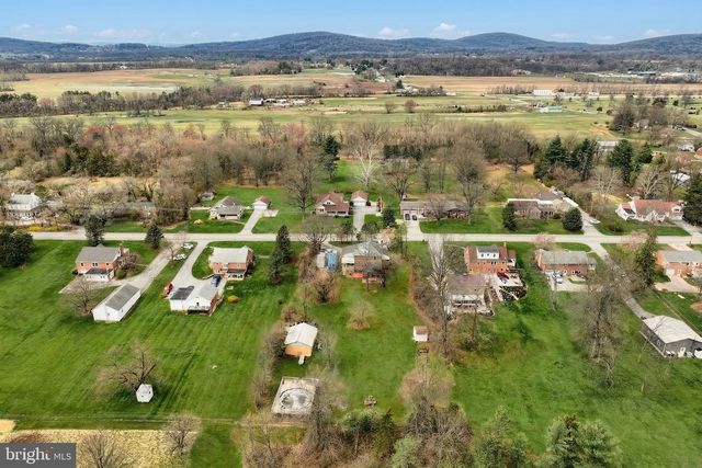 990 E CANAL RD, Dover, PA 17315