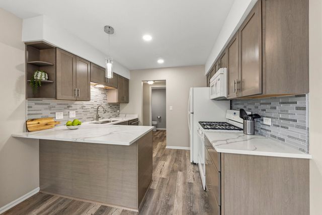 1908 Wisteria Court 2, Naperville, IL 60565