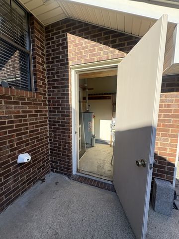 2116 Mockingbird Ln Apt C, Springfield, TN 37172