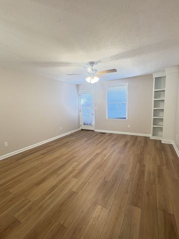 2116 Mockingbird Ln Apt C, Springfield, TN 37172