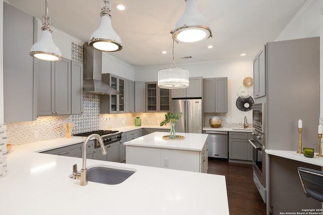 17 Burnham Gln, San Antonio, TX 78257