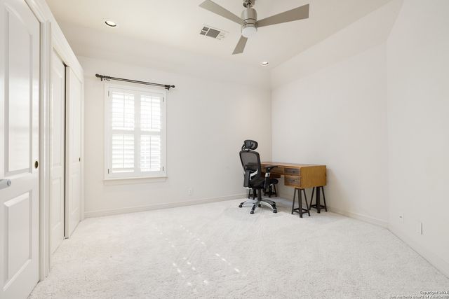 17 Burnham Gln, San Antonio, TX 78257