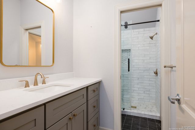 17 Burnham Gln, San Antonio, TX 78257