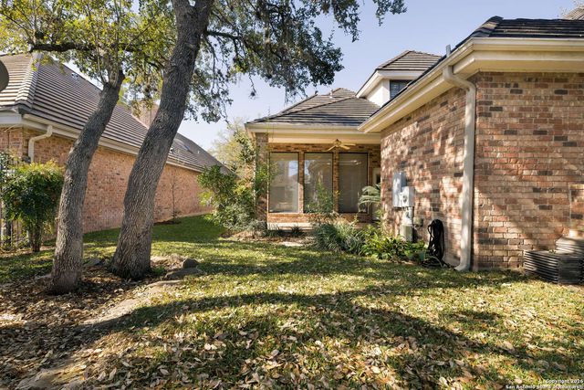 17 Burnham Gln, San Antonio, TX 78257