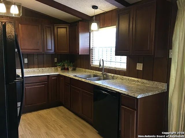 1316 Lakeshore Dr, Bandera, TX 78003