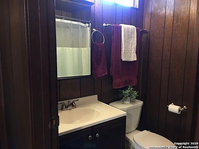 1316 Lakeshore Dr, Bandera, TX 78003