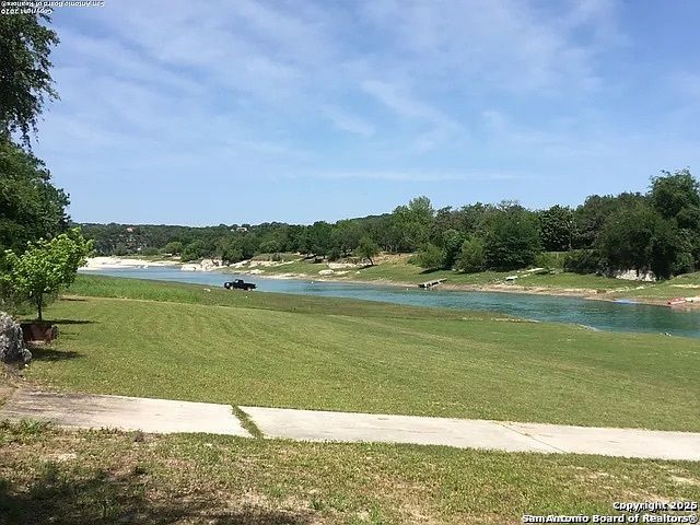 1316 Lakeshore Dr, Bandera, TX 78003