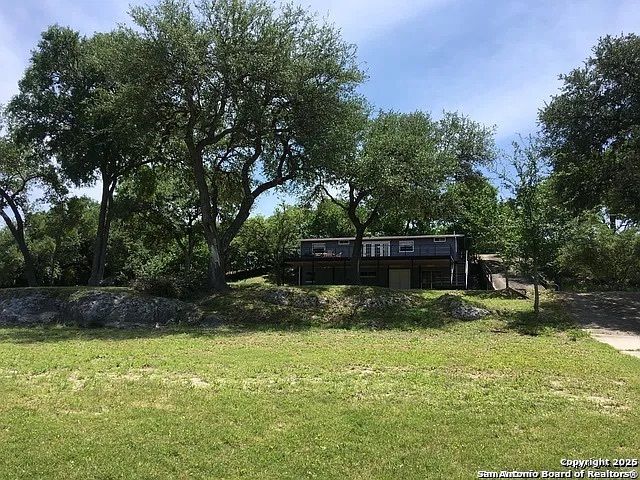 1316 Lakeshore Dr, Bandera, TX 78003