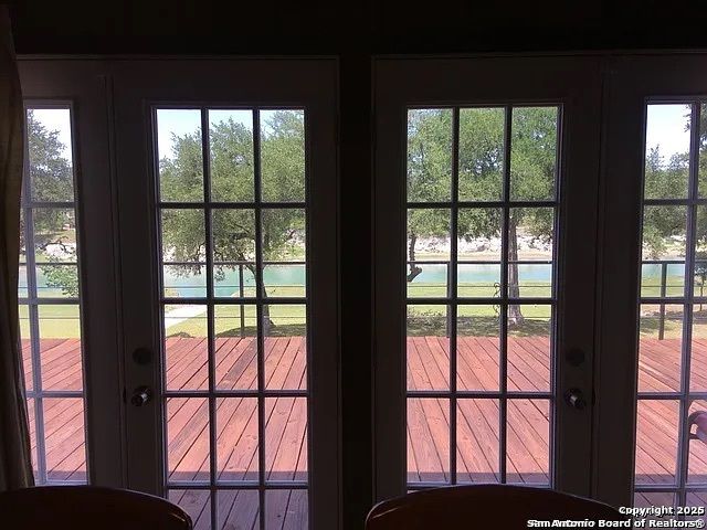 1316 Lakeshore Dr, Bandera, TX 78003