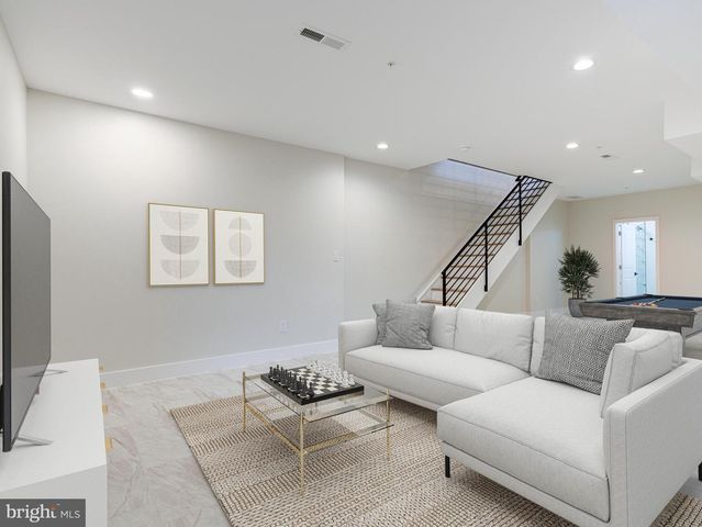 630 MOYER, Philadelphia, PA 19125