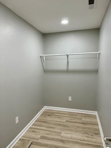 711 Gwen St, Paris, TN 38242