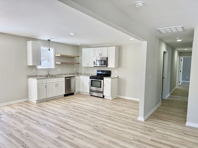 711 Gwen St, Paris, TN 38242