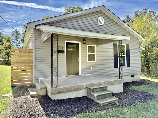 711 Gwen St, Paris, TN 38242