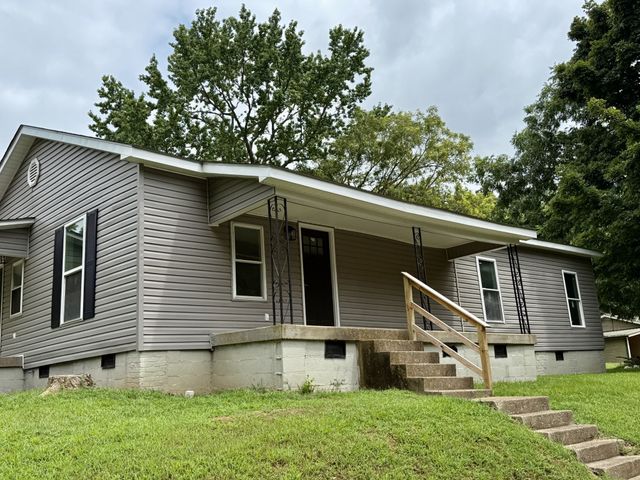 711 Gwen St, Paris, TN 38242