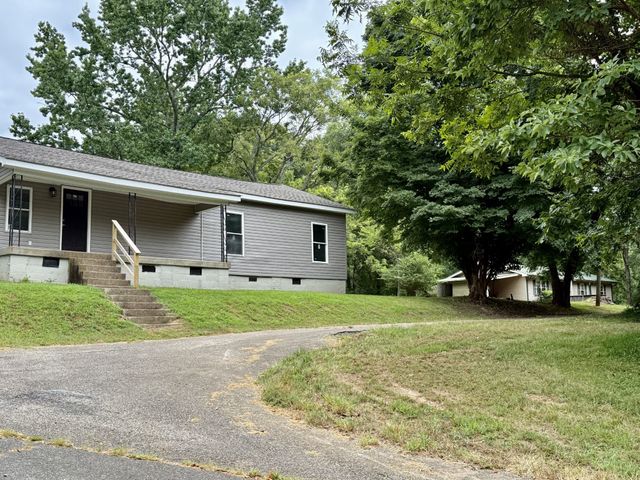 711 Gwen St, Paris, TN 38242
