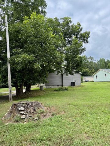 711 Gwen St, Paris, TN 38242