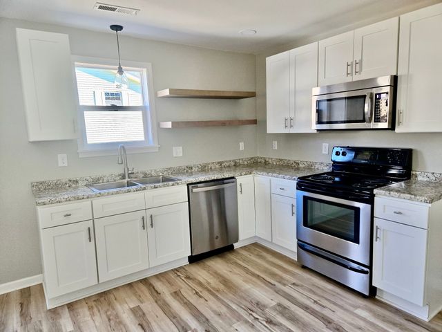 711 Gwen St, Paris, TN 38242