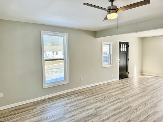 711 Gwen St, Paris, TN 38242