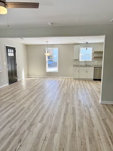 711 Gwen St, Paris, TN 38242