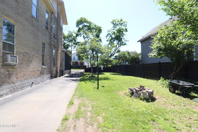 517 3rd Avenue, Troy, NY 12182