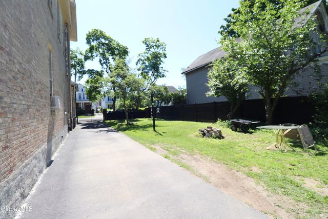 517 3rd Avenue, Troy, NY 12182