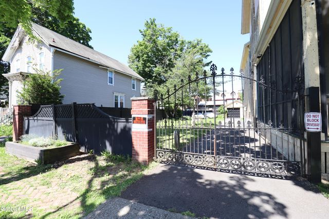 517 3rd Avenue, Troy, NY 12182