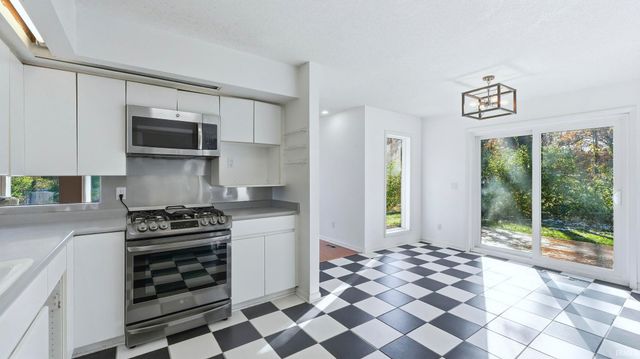 6433 Sheffield Cove, Fort Wayne, IN 46804