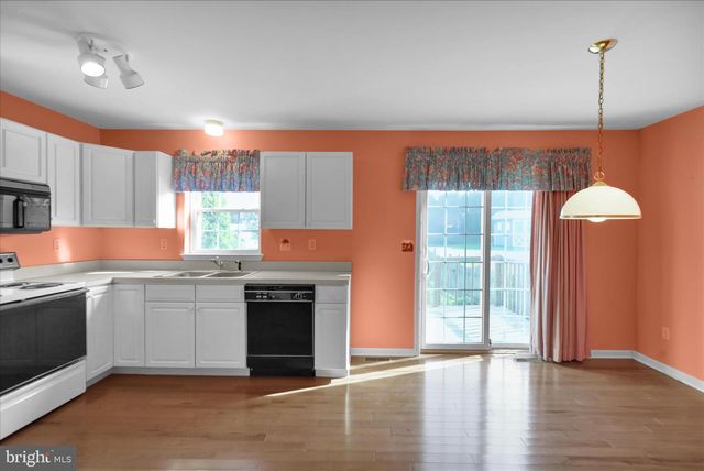 1107 HAMPDEN DR, Strasburg, PA 17579