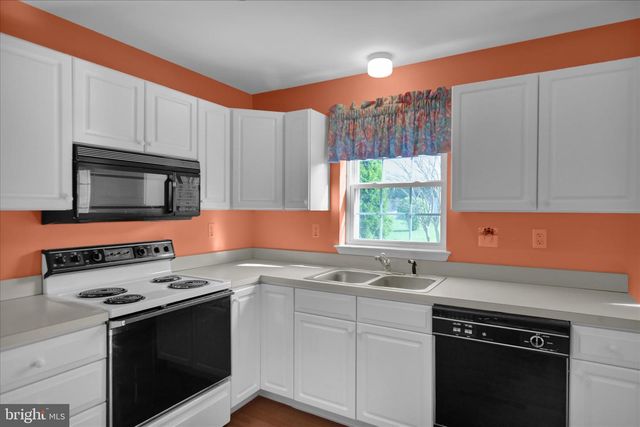 1107 HAMPDEN DR, Strasburg, PA 17579