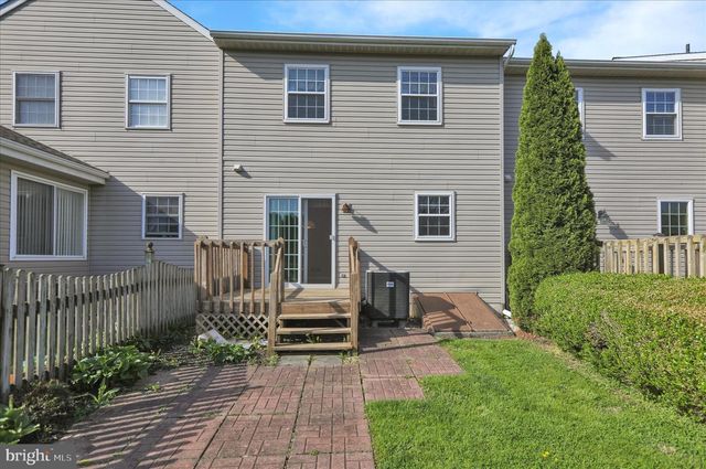 1107 HAMPDEN DR, Strasburg, PA 17579