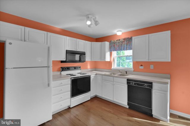 1107 HAMPDEN DR, Strasburg, PA 17579
