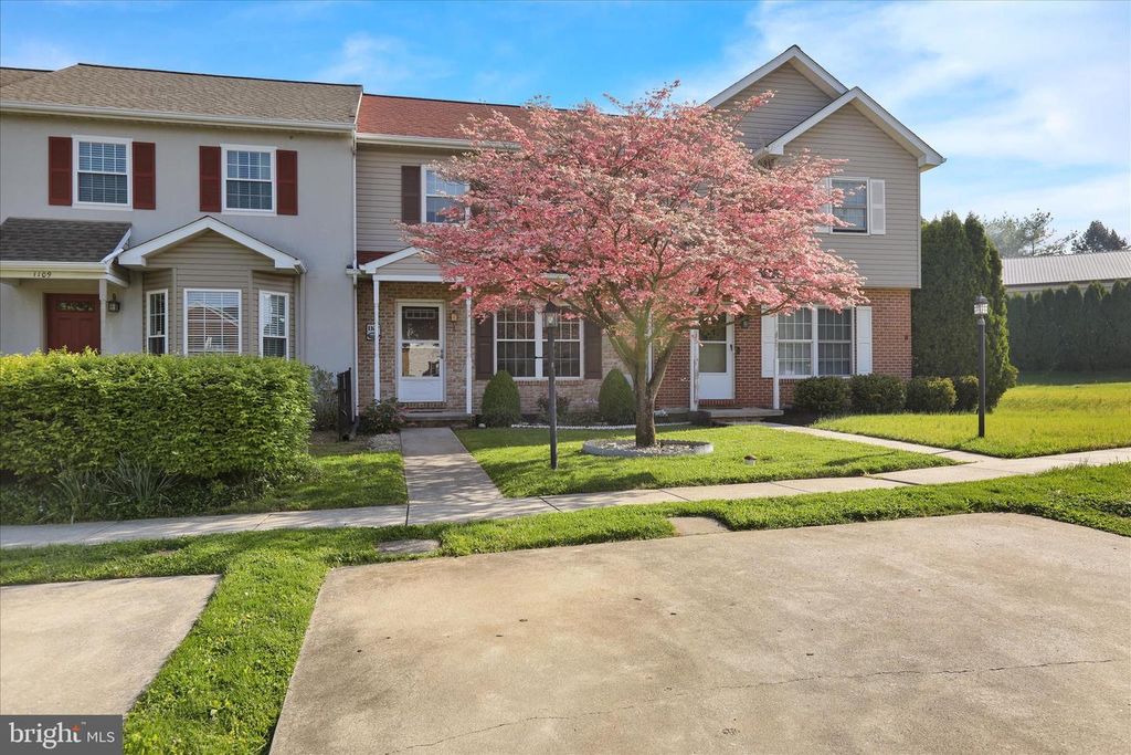 1107 HAMPDEN DR, Strasburg, PA 17579