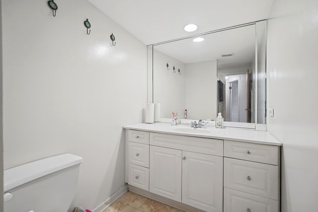 5650 N Mason Avenue, Chicago, IL 60646