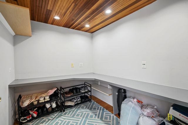 5650 N Mason Avenue, Chicago, IL 60646