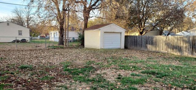 1306 N 19th Street, Council Bluffs, IA 51501