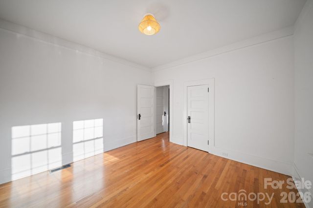 124 State Street, Asheville, NC 28806