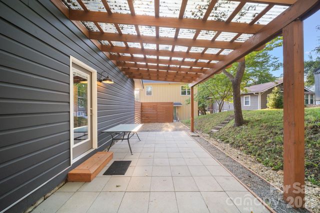 124 State Street, Asheville, NC 28806