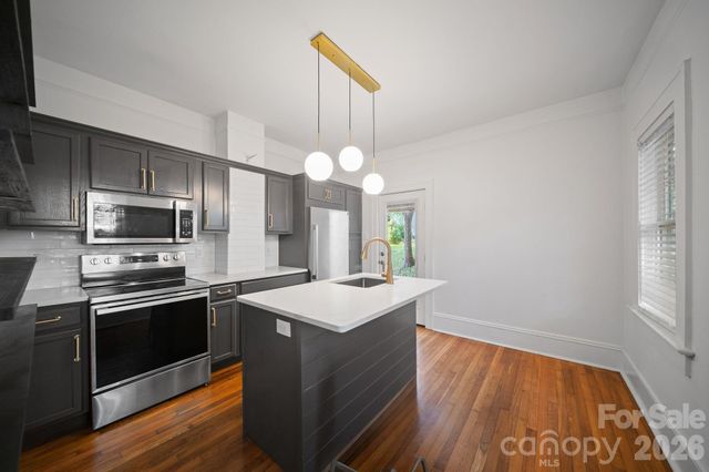 124 State Street, Asheville, NC 28806