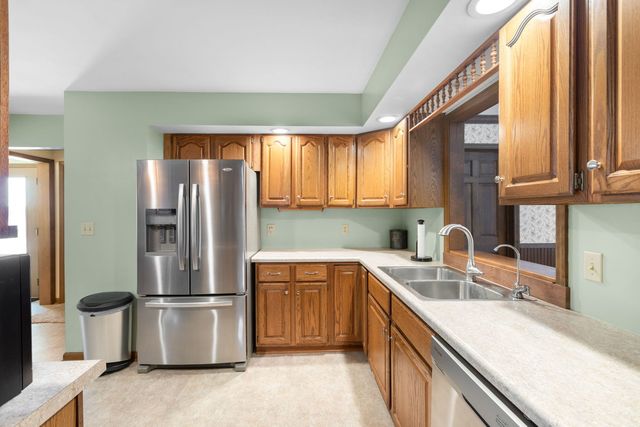 9218 W Wonder Lake Road, Woodstock, IL 60098