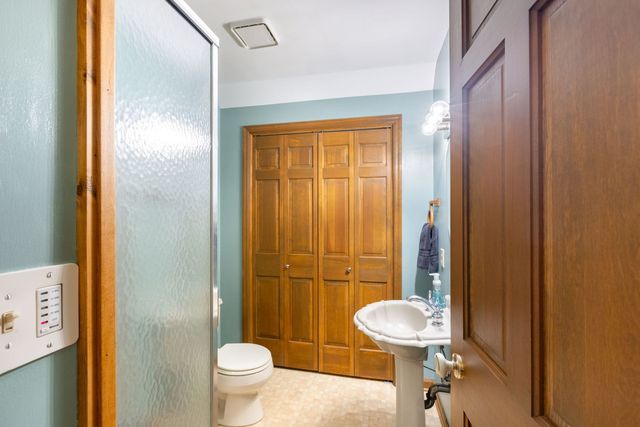 9218 W Wonder Lake Road, Woodstock, IL 60098