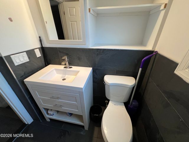 8 Ridge Road, West Long Branch, NJ 07764