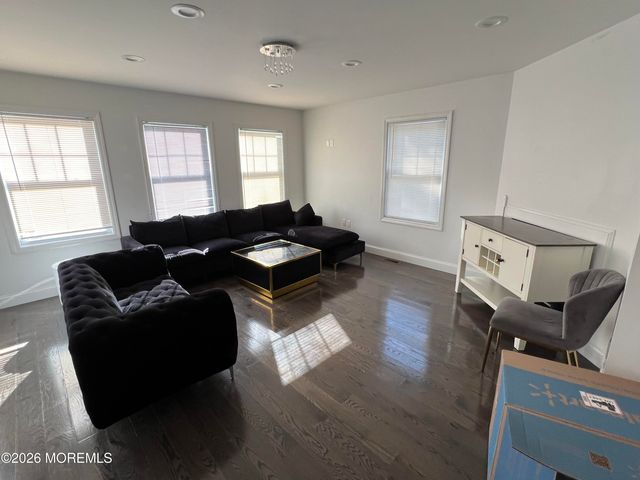 8 Ridge Road, West Long Branch, NJ 07764